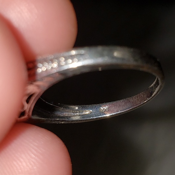 Genuine Peridot Ring in 925 Silver - Picture 2 of 7